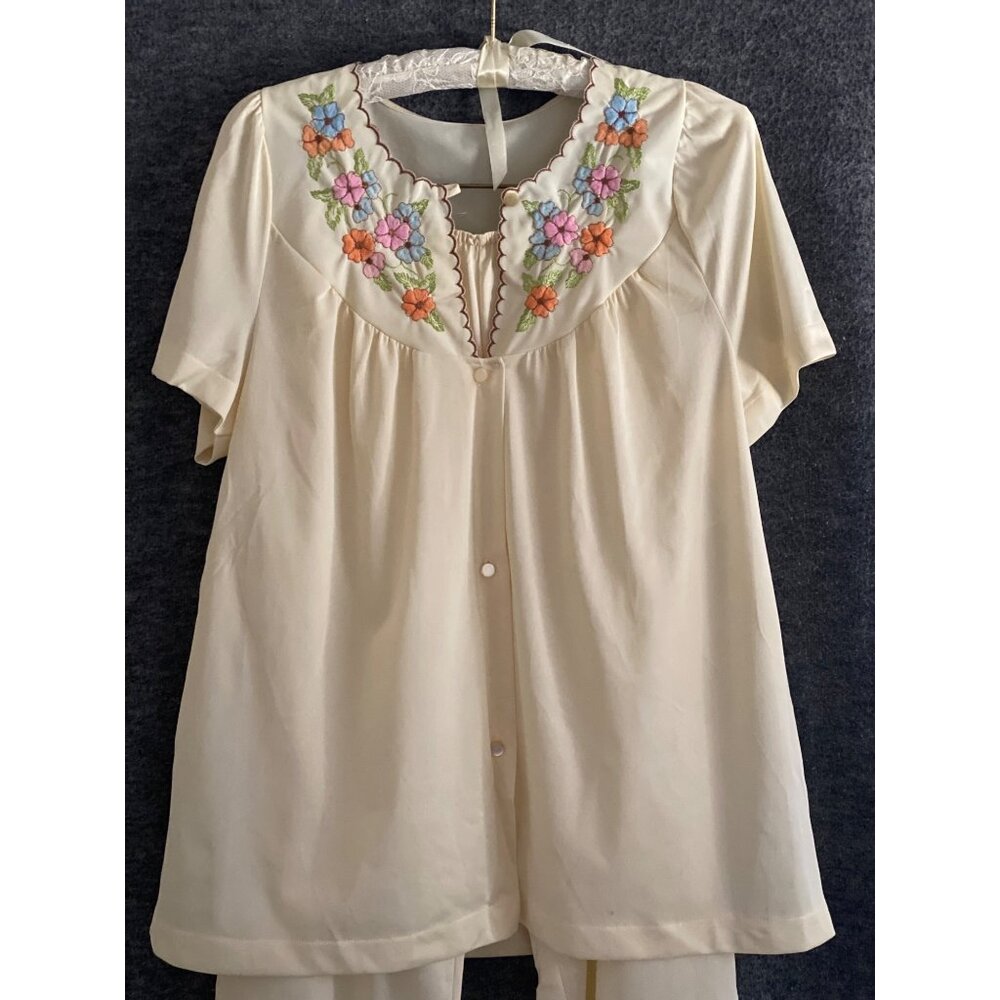 VTG Gossard Artemis 2 pc Pajamas Cream Floral Embroidered Button Front SS Top S - Picture 2 of 16